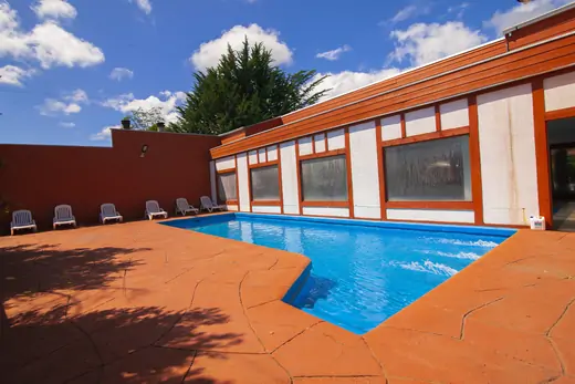Piscina exterior · foto 1 · Cabañas Omilén Pucón